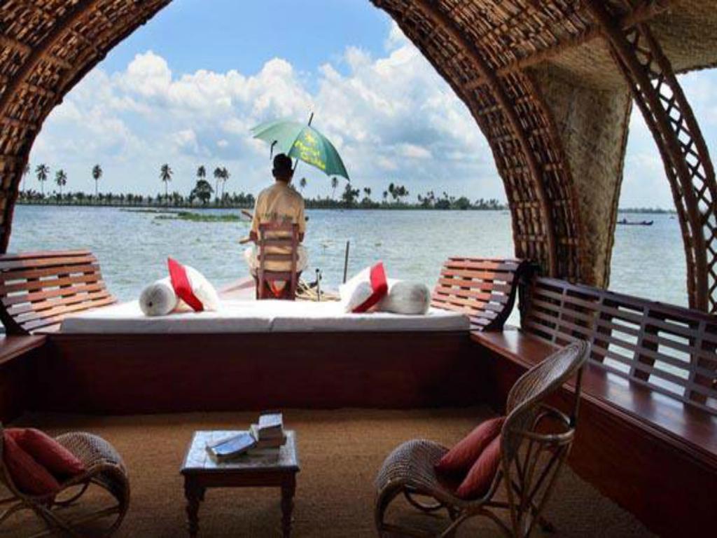 Marvel Cruise Alappuzha Exterior foto