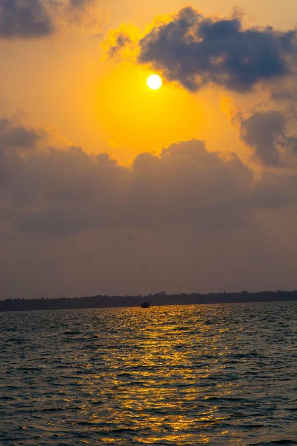 Marvel Cruise Alappuzha Exterior foto