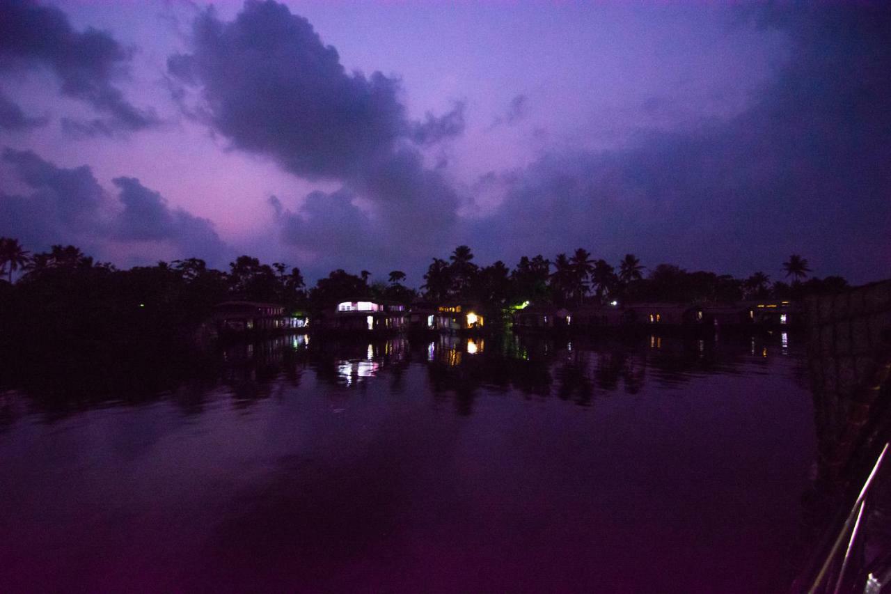 Marvel Cruise Alappuzha Exterior foto